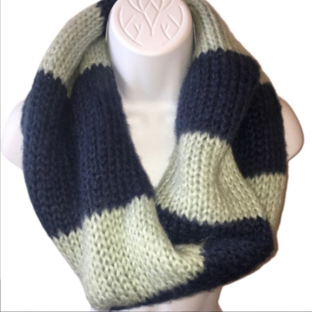 BDG Infinity scarf